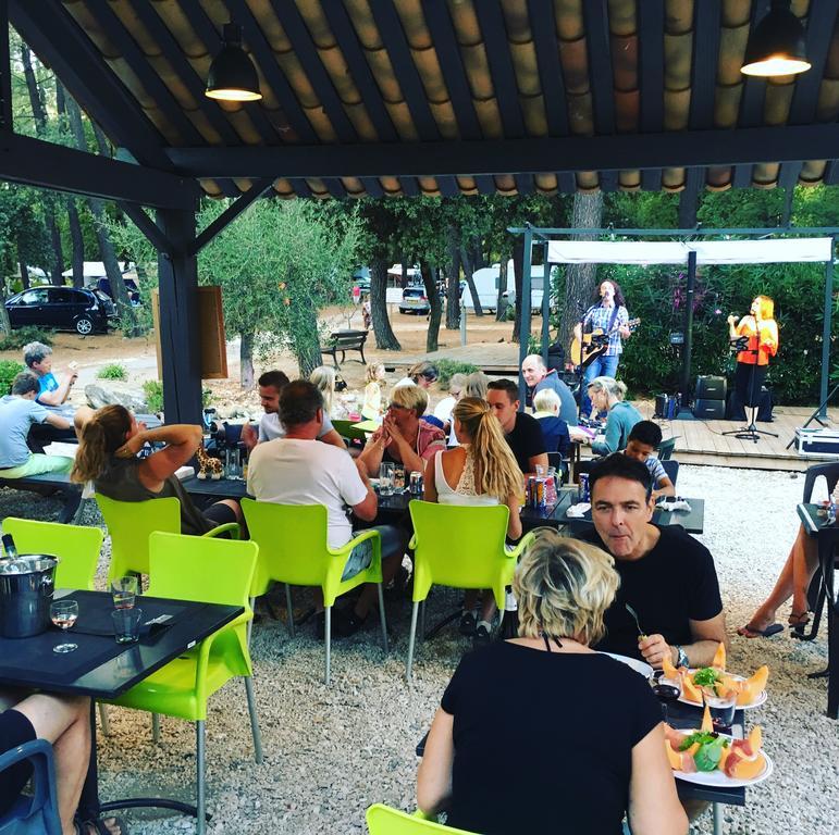 Camping La Simioune En Provence โบลแลน ภายนอก รูปภาพ